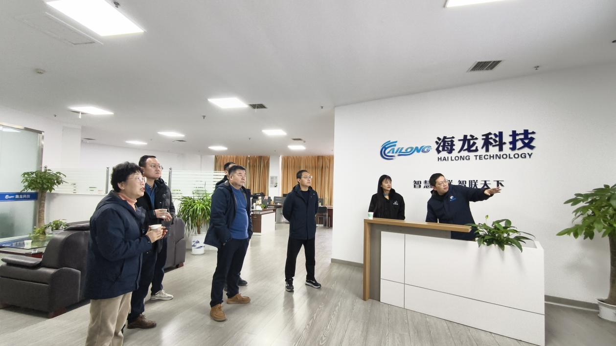 市商務(wù)局黨組書記、局長吳時(shí)宏一行蒞臨海龍科技，對(duì)公司發(fā)展情況進(jìn)行調(diào)研